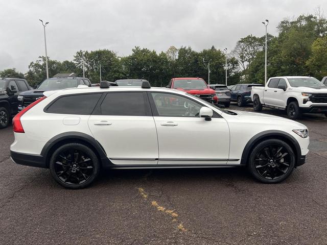 Photo of 2020 WHITE Volvo V90 Cross Country