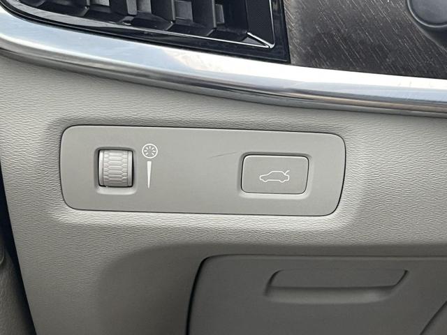 Photo of 2020 WHITE Volvo V90 Cross Country