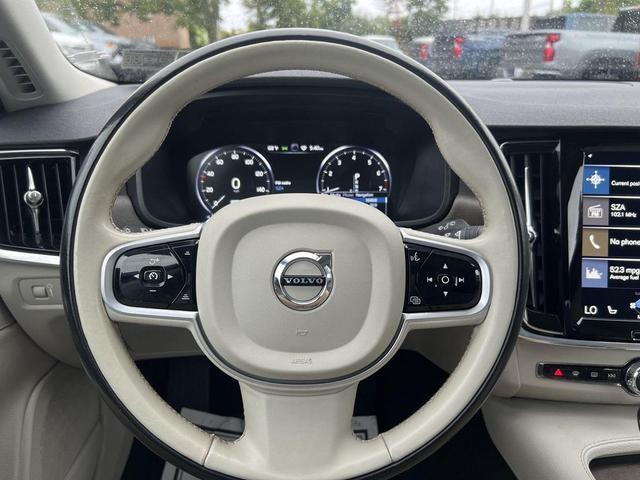 Photo of 2020 WHITE Volvo V90 Cross Country