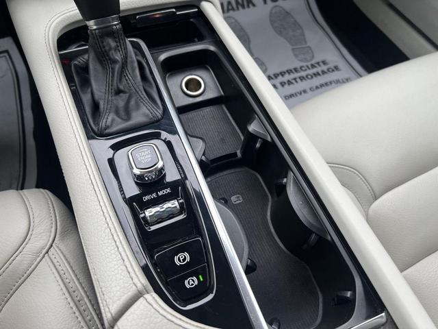 Photo of 2020 WHITE Volvo V90 Cross Country