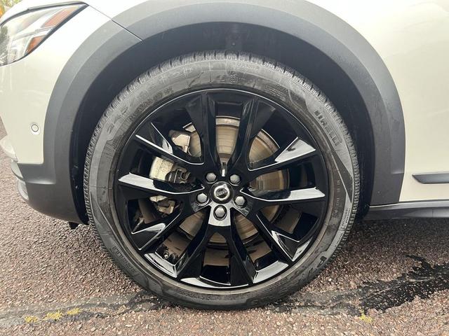 Photo of 2020 WHITE Volvo V90 Cross Country