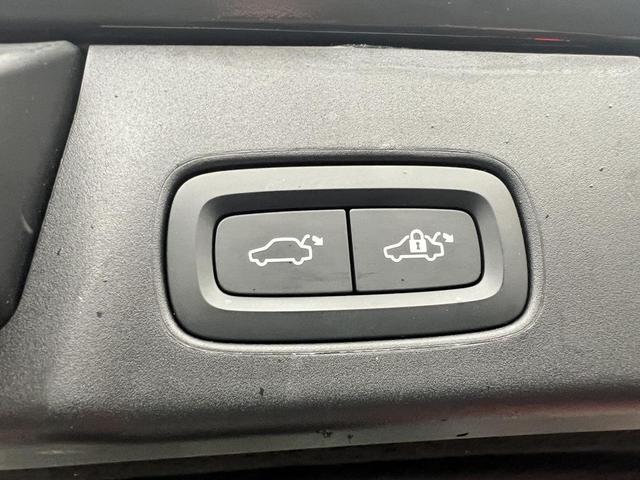 Photo of 2020 WHITE Volvo V90 Cross Country