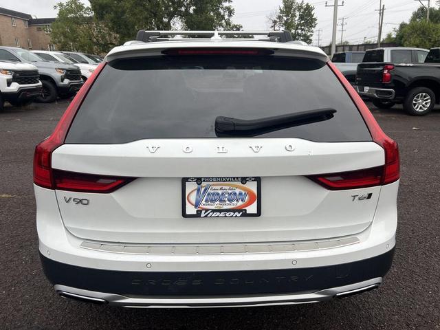Photo of 2020 WHITE Volvo V90 Cross Country
