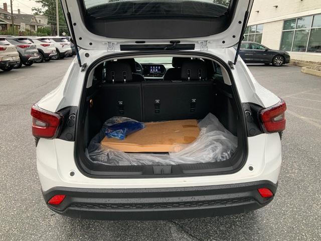 Photo of 2025 Summit White Chevrolet Trax
