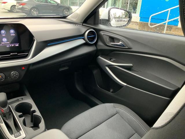 Photo of 2025 Summit White Chevrolet Trax