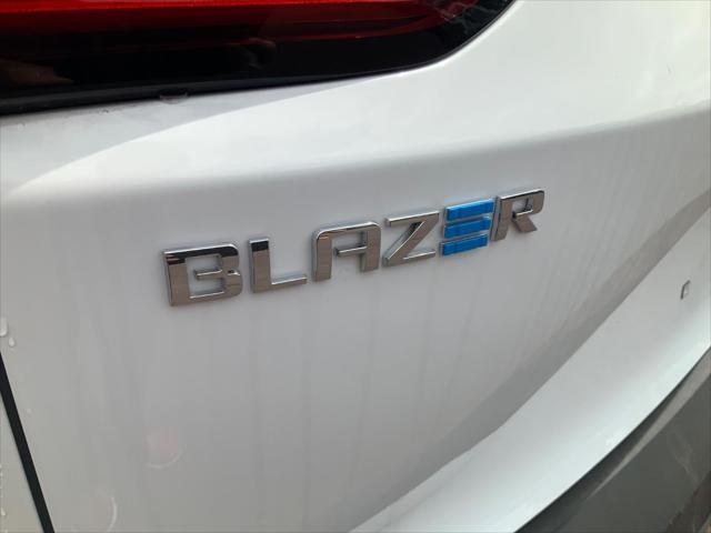 Photo of 2025 Summit White Chevrolet Blazer EV