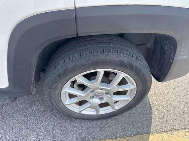 Photo of 2021 Alpine White Clearcoat Jeep Renegade