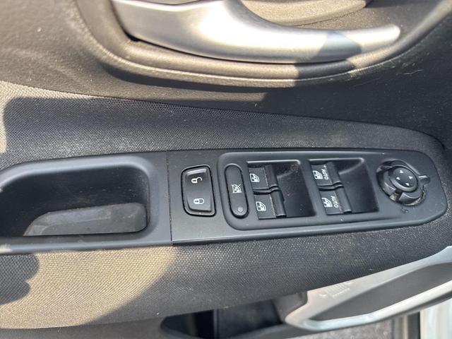 Photo of 2021 Alpine White Clearcoat Jeep Renegade