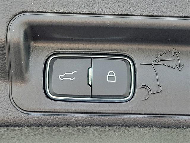 Photo of 2025 Star White Ford Explorer