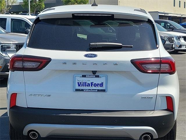Photo of 2025 Oxford White Ford Escape