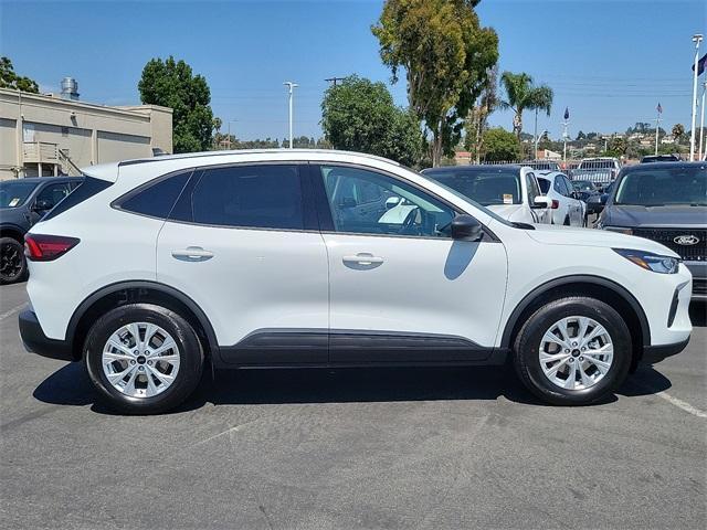 Photo of 2025 Oxford White Ford Escape