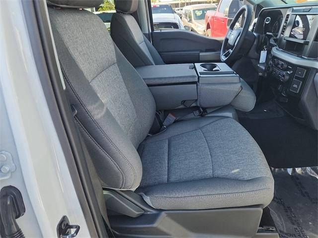 Photo of 2025 Oxford White Ford F-250