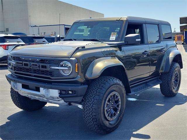 Photo of 2025 Green Metallic Ford Bronco