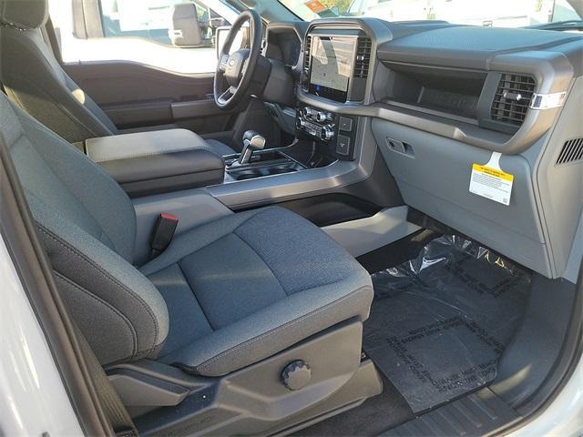 Photo of 2025 Oxford White Ford F-150 Lightning