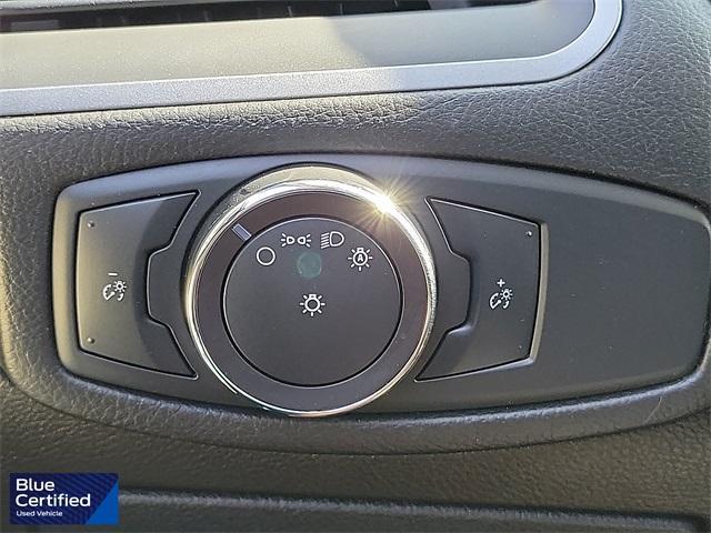 Photo of 2017 Oxford White Ford Edge