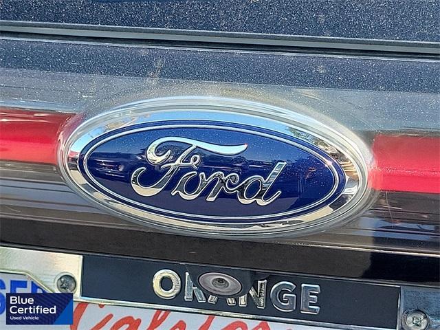 Photo of 2017 Oxford White Ford Edge