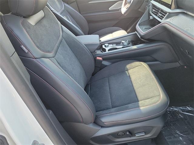 Photo of 2025 Star White Ford Explorer