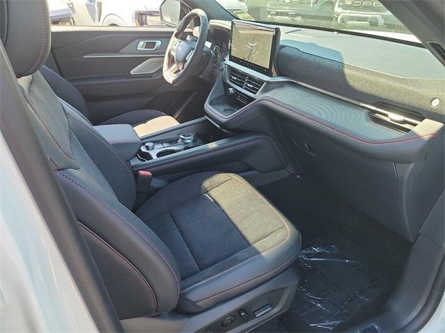 Photo of 2025 Star White Ford Explorer