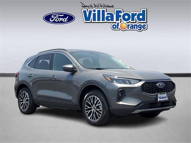 Photo of 2025 Carbonized Gray Metallic Ford Escape