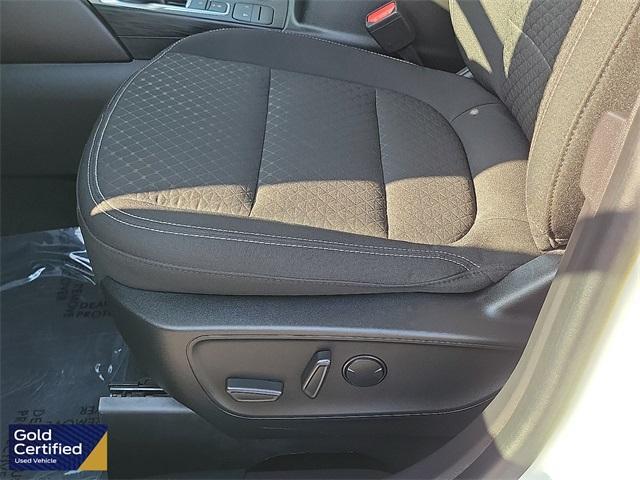 Photo of 2023 Star White Ford Escape