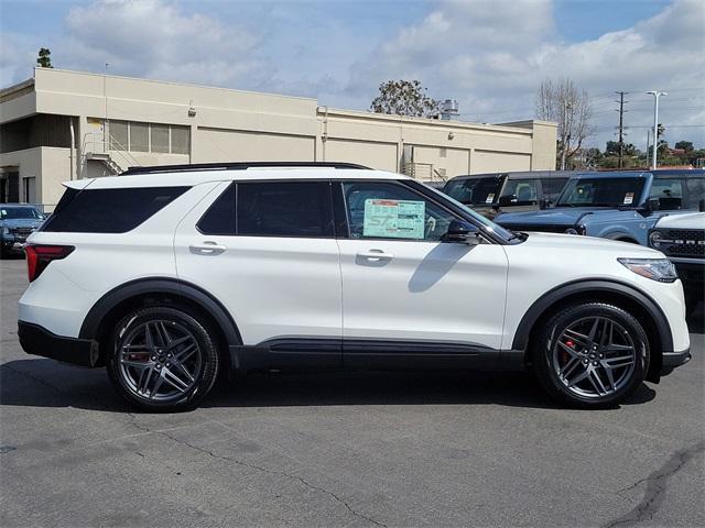 Photo of 2025 Star White Ford Explorer