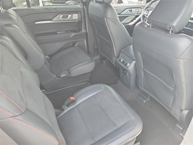Photo of 2025 Star White Ford Explorer