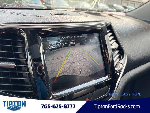 Photo of 2019 Diamond Black Jeep Cherokee