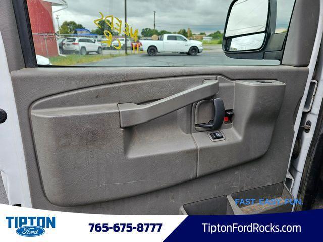 Photo of 2017 Summit White GMC Savana 2500
