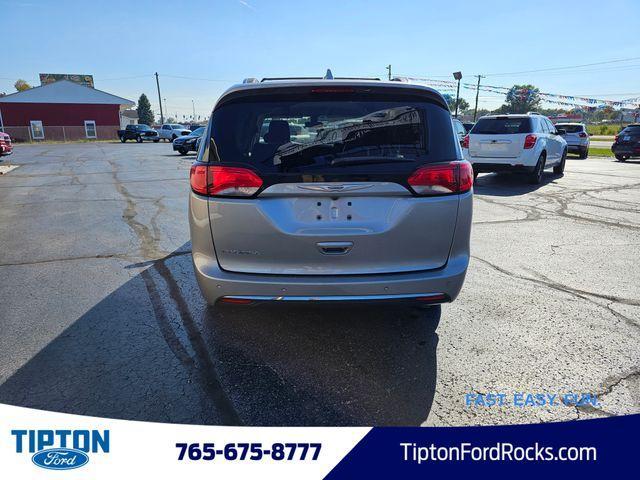 Photo of 2020 Billet Silver Metallic Clearcoat Chrysler Pacifica