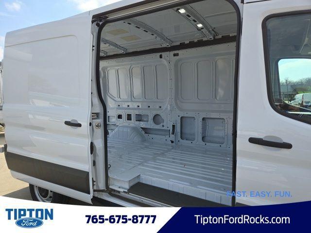 Photo of 2025 Oxford White Ford Transit-250