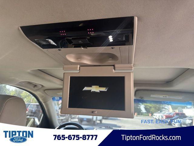 Photo of 2017 Iridescent Pearl Tricoat Chevrolet Suburban