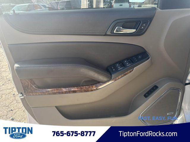 Photo of 2017 Iridescent Pearl Tricoat Chevrolet Suburban