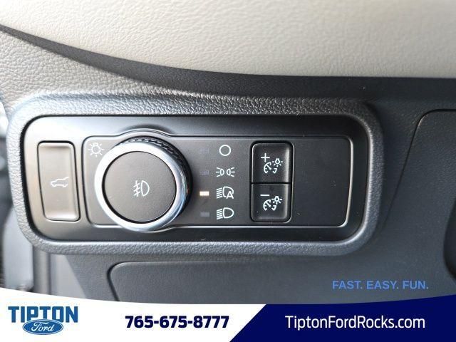 Photo of 2025 Iconic Silver Metallic Ford Explorer