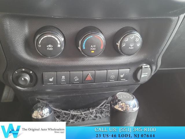 Photo of 2013 True Blue Pearlcoat Jeep Wrangler Unlimited