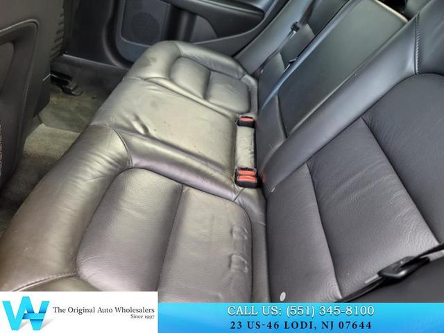 Photo of 2010 Electric Silver Metallic Volvo XC70