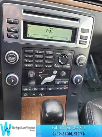 Photo of 2010 Electric Silver Metallic Volvo XC70