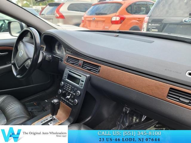 Photo of 2010 Electric Silver Metallic Volvo XC70