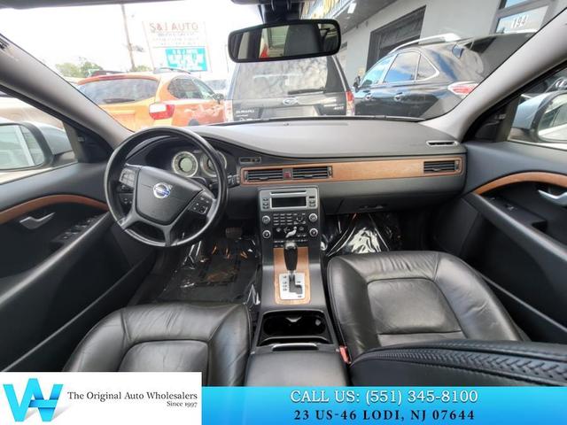 Photo of 2010 Electric Silver Metallic Volvo XC70