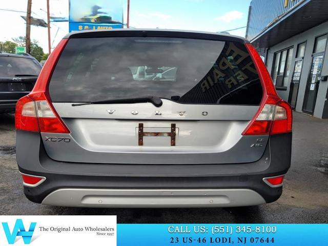 Photo of 2010 Electric Silver Metallic Volvo XC70