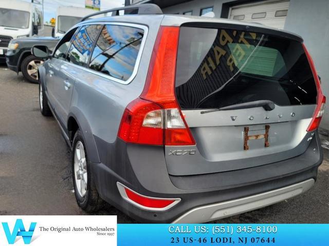 Photo of 2010 Electric Silver Metallic Volvo XC70