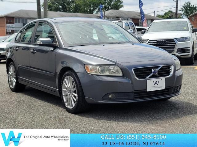 Photo of 2010 Titanium Gray Metallic Volvo S40