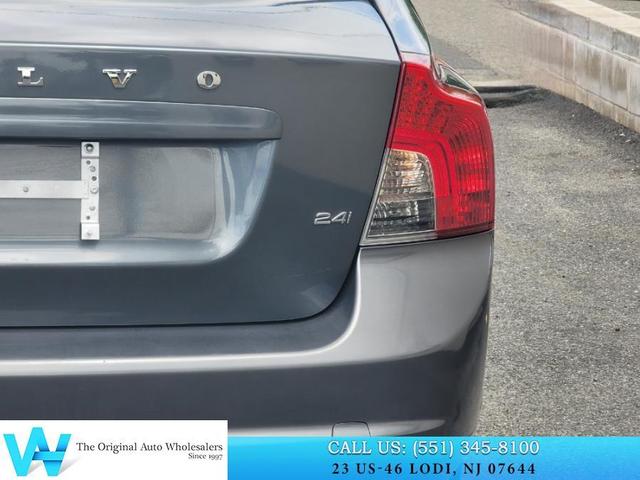 Photo of 2010 Titanium Gray Metallic Volvo S40