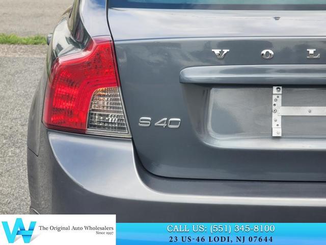 Photo of 2010 Titanium Gray Metallic Volvo S40