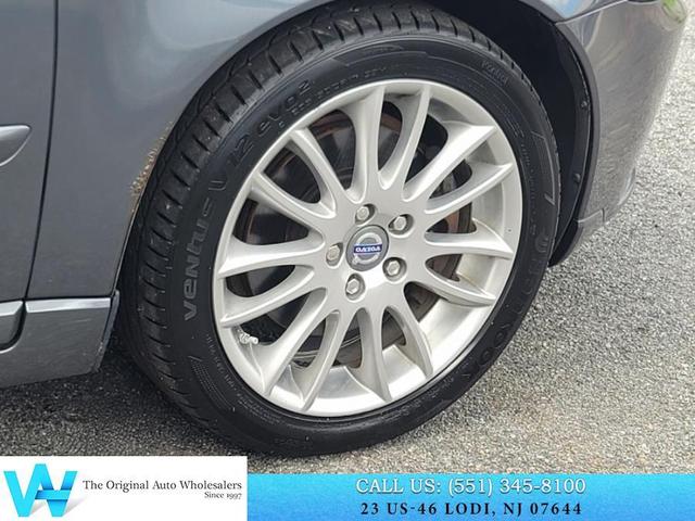 Photo of 2010 Titanium Gray Metallic Volvo S40