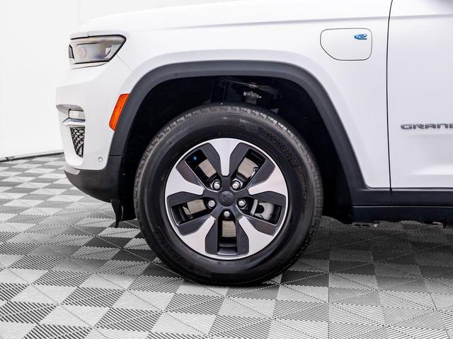Photo of 2023 Bright White Clearcoat Jeep Grand Cherokee 4xe