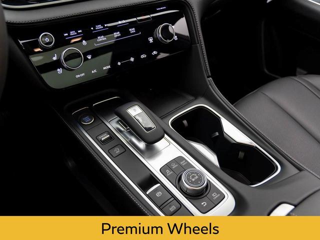 Photo of 2025 Majestic White INFINITI QX60