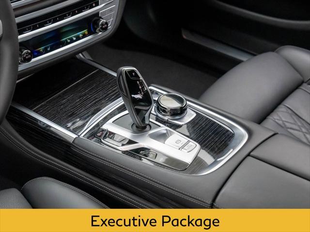 Photo of 2022 Black Sapphire Metallic BMW 750