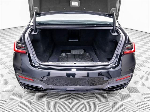 Photo of 2022 Black Sapphire Metallic BMW 750