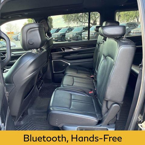 Photo of 2023 Diamond Black Crystal Pearlcoat Jeep Wagoneer