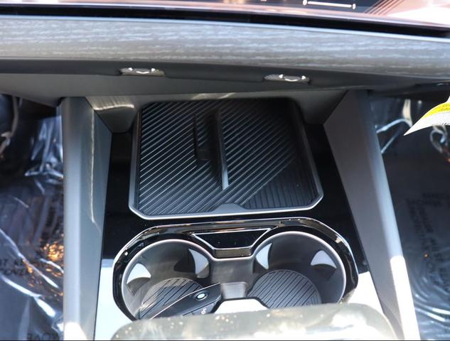 Photo of 2026 Black Sapphire Metallic BMW i5